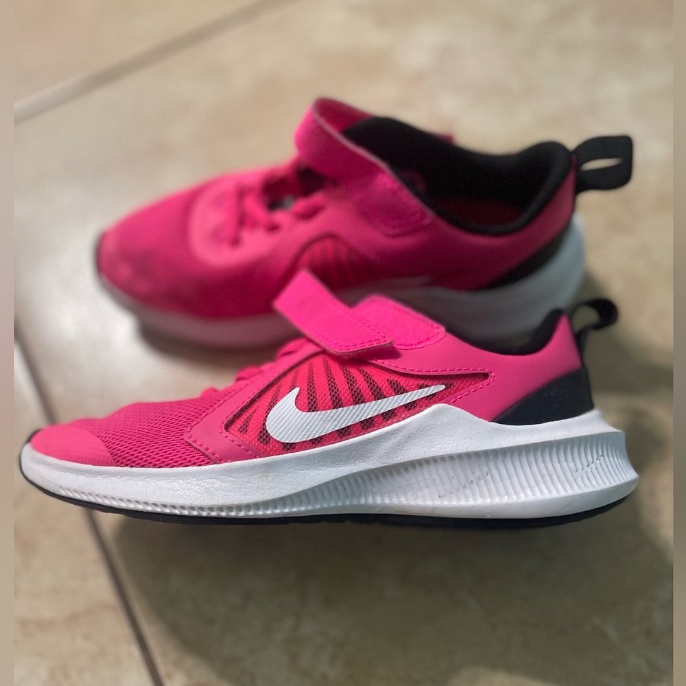 girls size 14 Nike sneakers